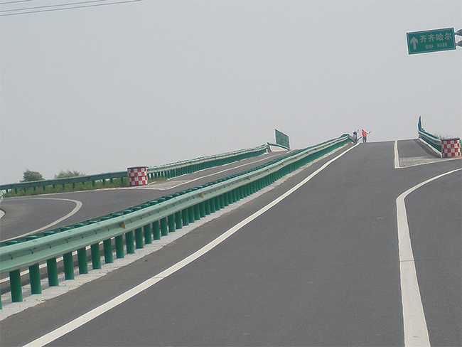 怀化高速公路护栏的材质与规格