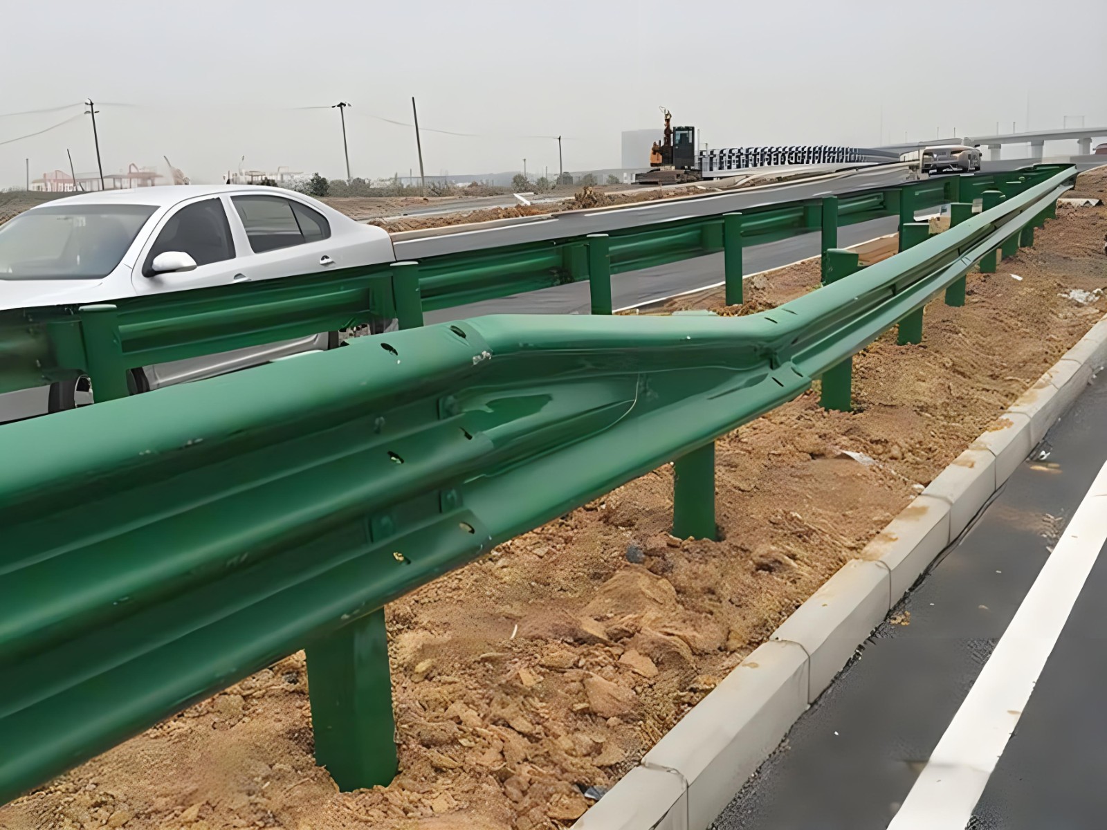 怀化高速波形护栏板日常维护方案确保道路安全新举措